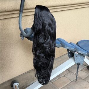 Luxurious Black Wavy Wig